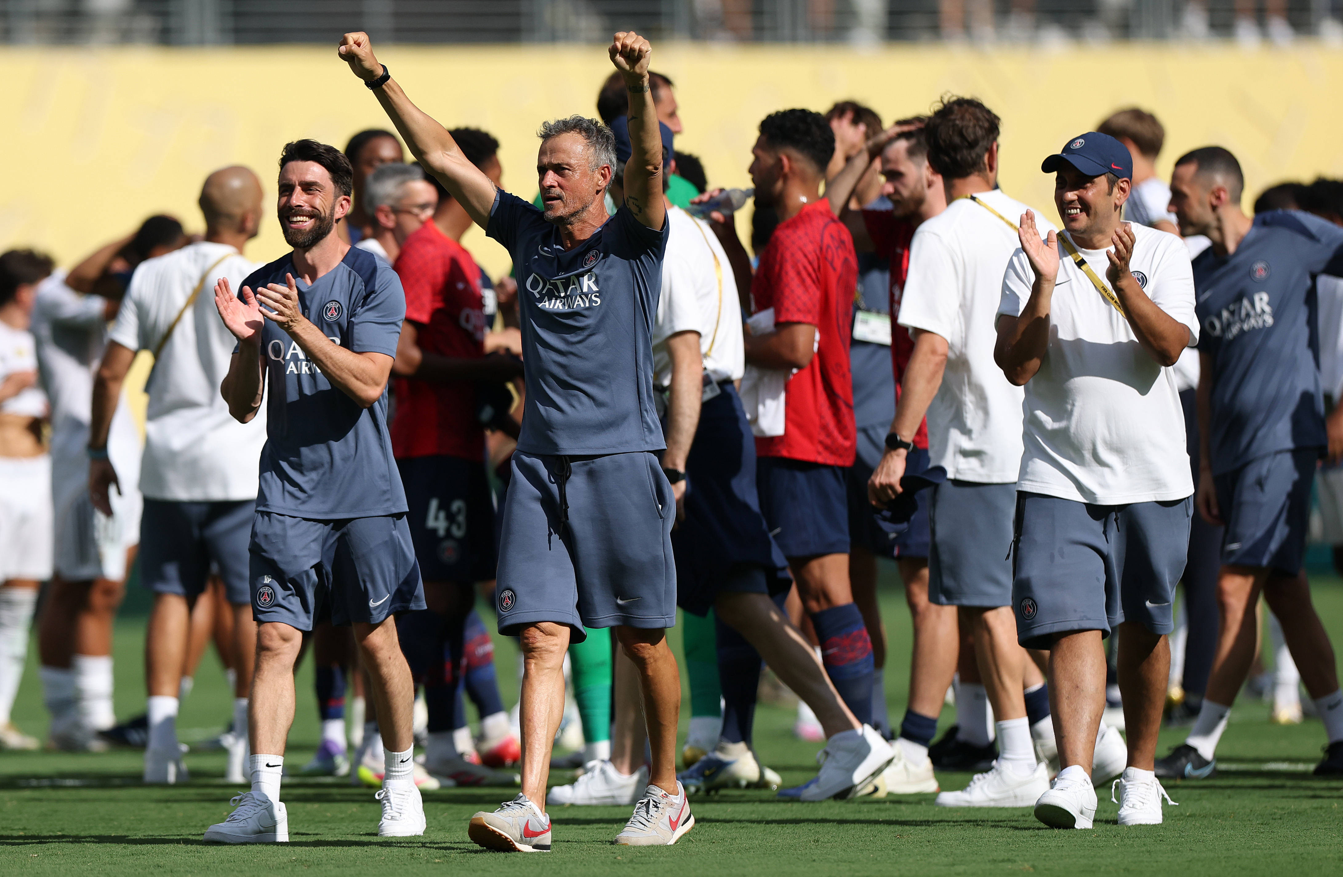 AYX Sports-反败为胜首场状态出色，巴黎圣日耳曼观众沸腾！，姆巴佩重返赛场观众掌声雷动的简单介绍