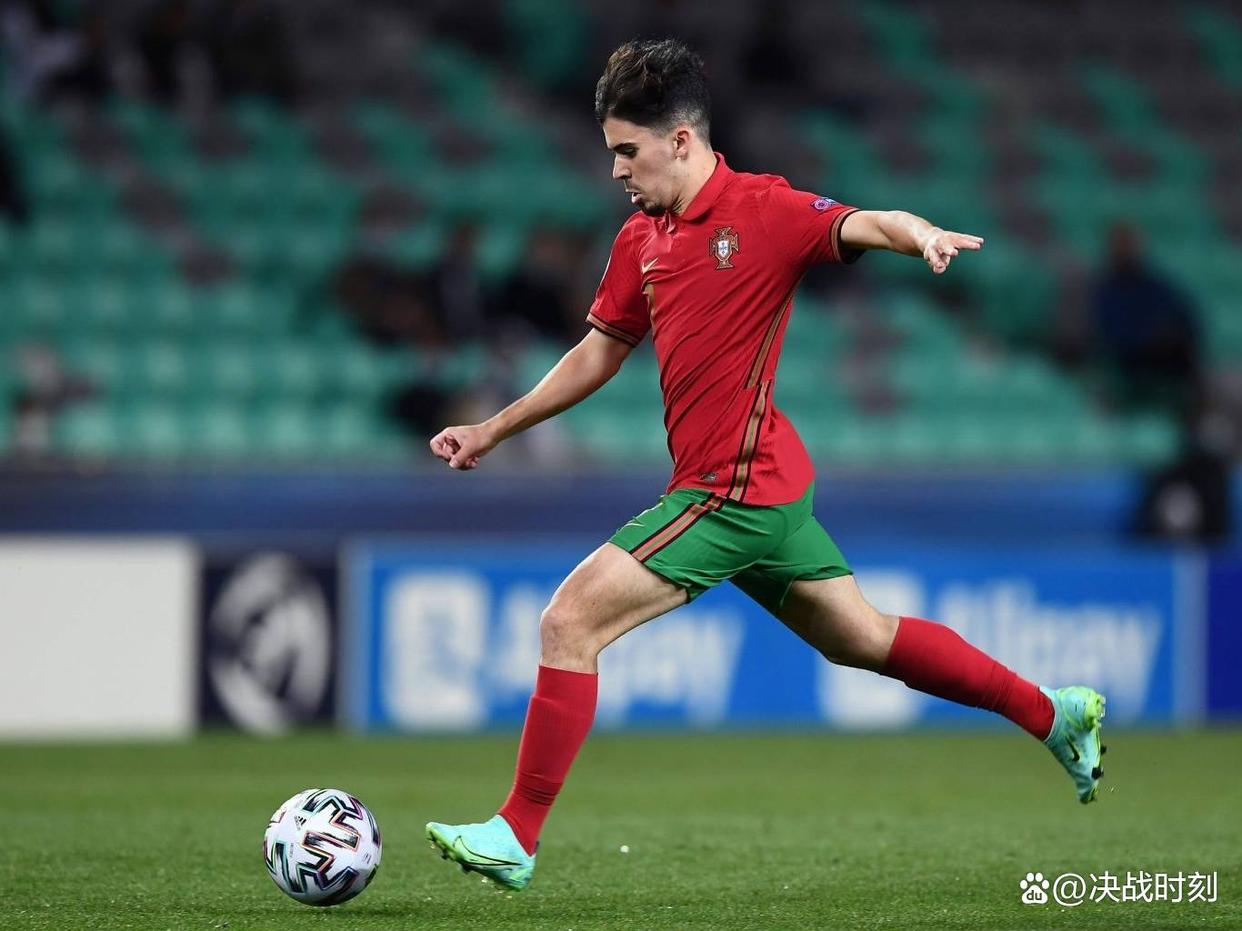 巴黎圣日耳曼训练开放日，冲刺阶段止住颓势引欢呼，NBA常规赛在即，高层口径保持一致的简单介绍