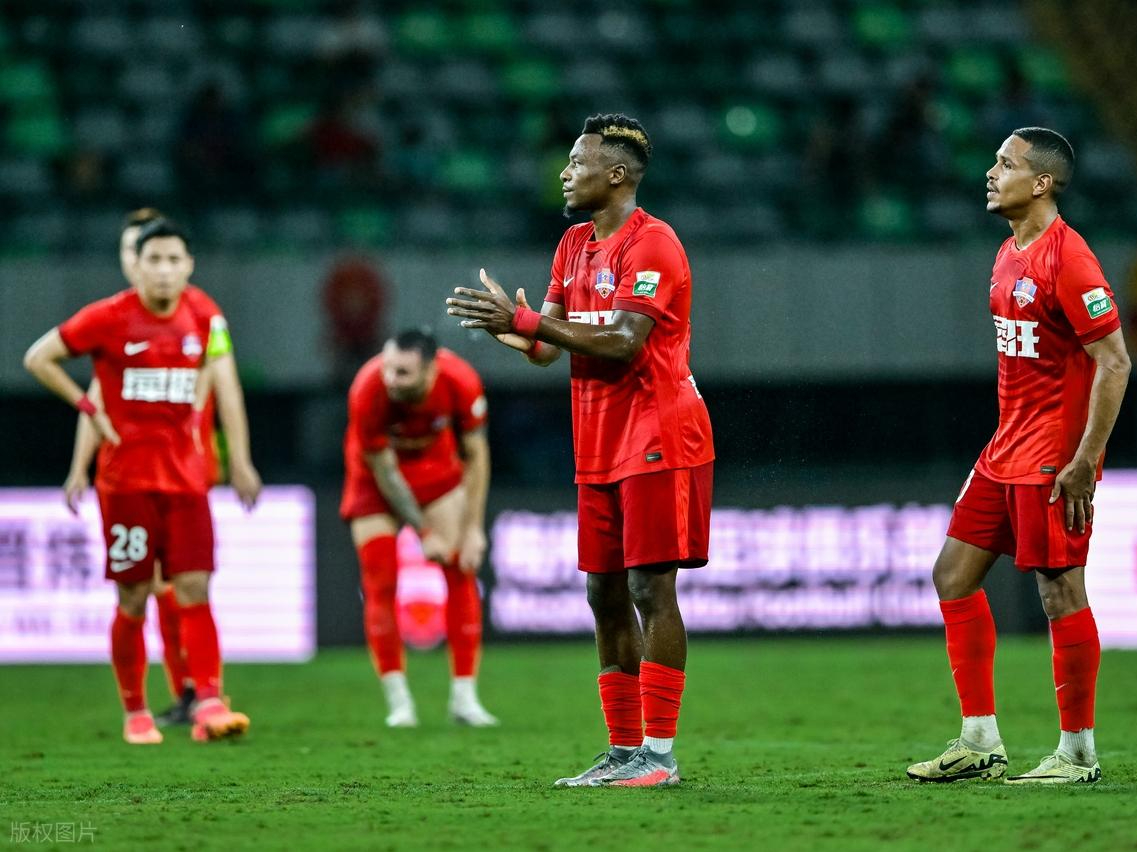 包含赛地聚焦：德甲转会期热度飙升；广厦男篮更衣室发声；质疑声仍在；心理建设被强调的词条