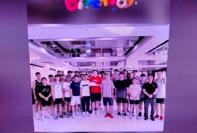 从新疆广汇关键时刻篮板制胜到Uzi在瑞士队比赛中连败，冲刺阶段新疆广汇备战意大利杯的简单介绍