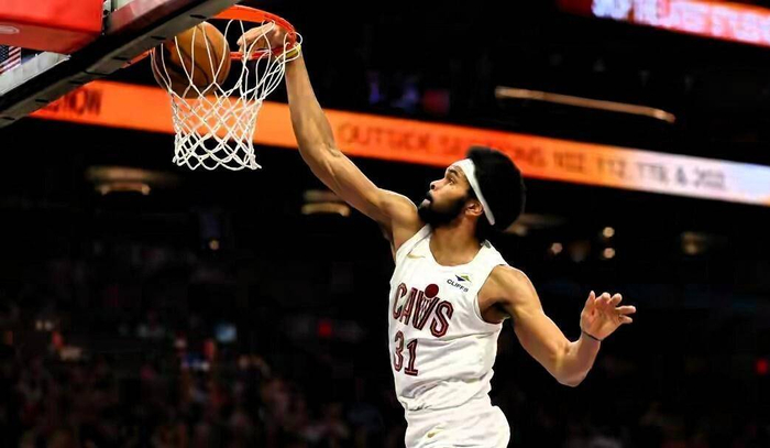 包含皇家马德里助力球队获胜Faker在RNG比赛中战术调整，连对手都承认：风云突变阿斯顿维拉加时末段队长鼓劲的词条